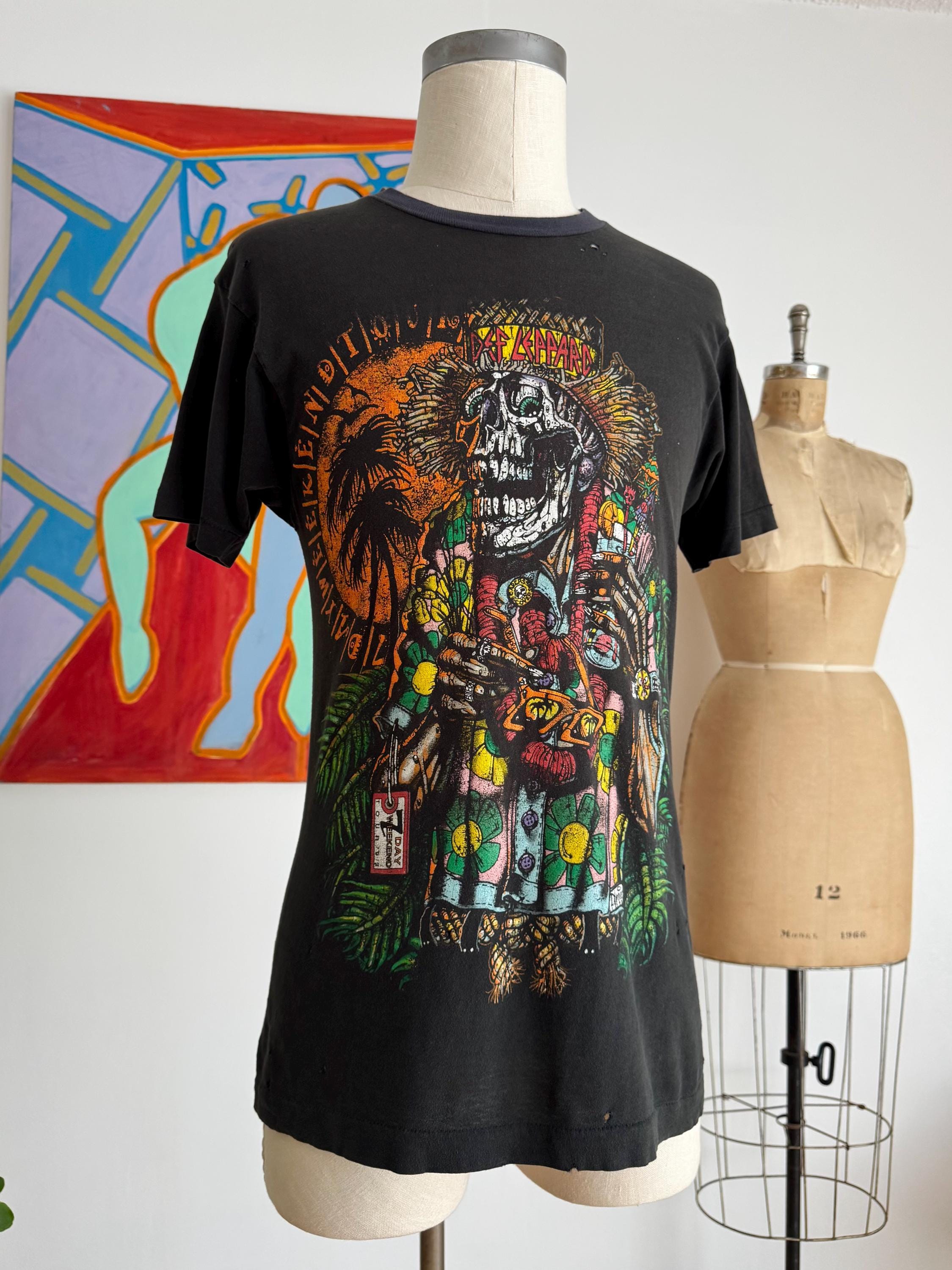 90s フェードTシャツ　メッセージTシャツ Thrashed 90s Def Leppard 7 Day Weekend Tour T-shirt. Vintage 1993