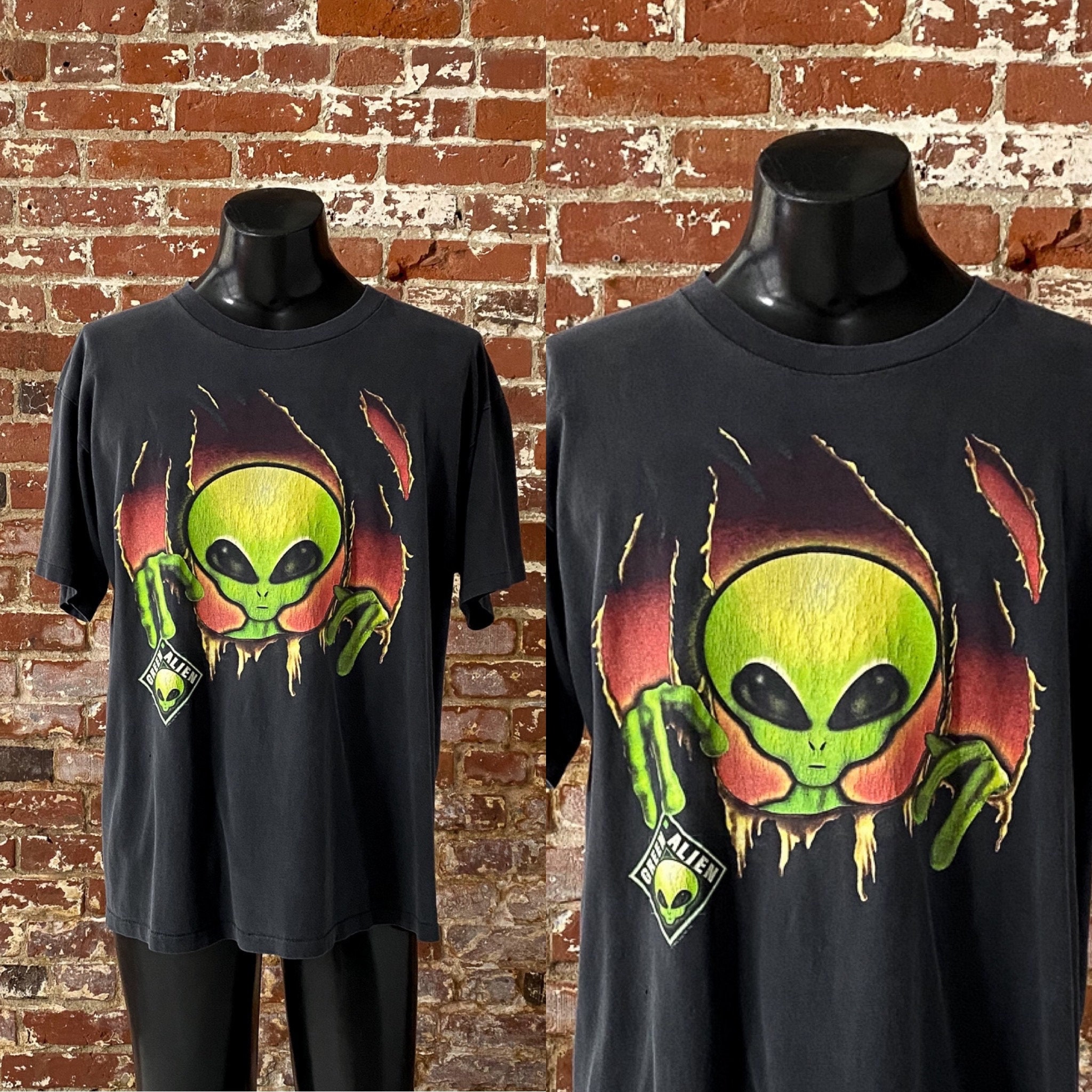 90s ALIEN vintage tee 刺繍　エイリアン　ビンテージTシャツ 90s Green Alien Graphic T-shirt. Vintage 1996 Logotel Green