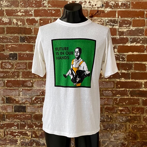 90年代の「未来は私たちの手の中に」ANC投票Tシャツ。1990年代の 