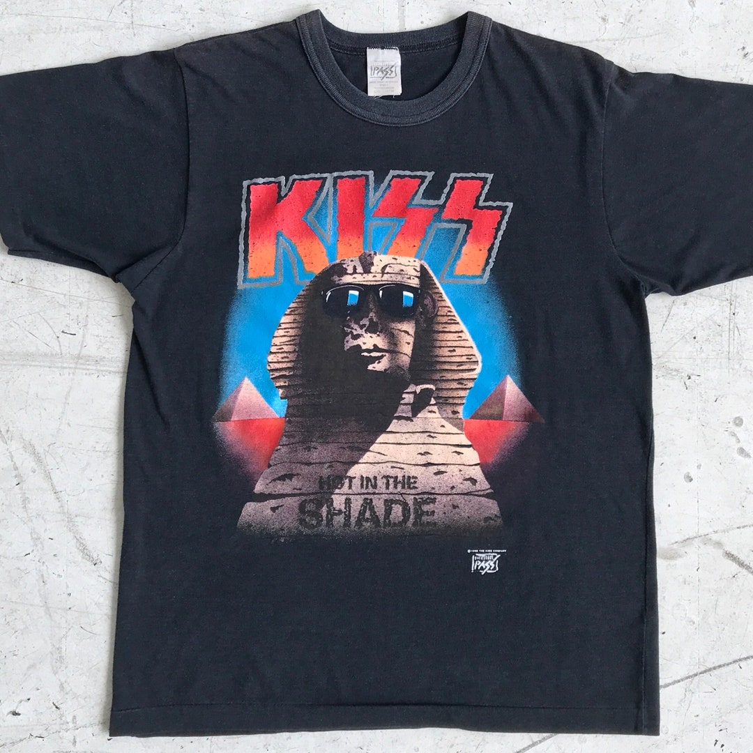 80s KISS Hot in the Shade Sphinx T-shirt. Vintage 1989 KISS Hot in