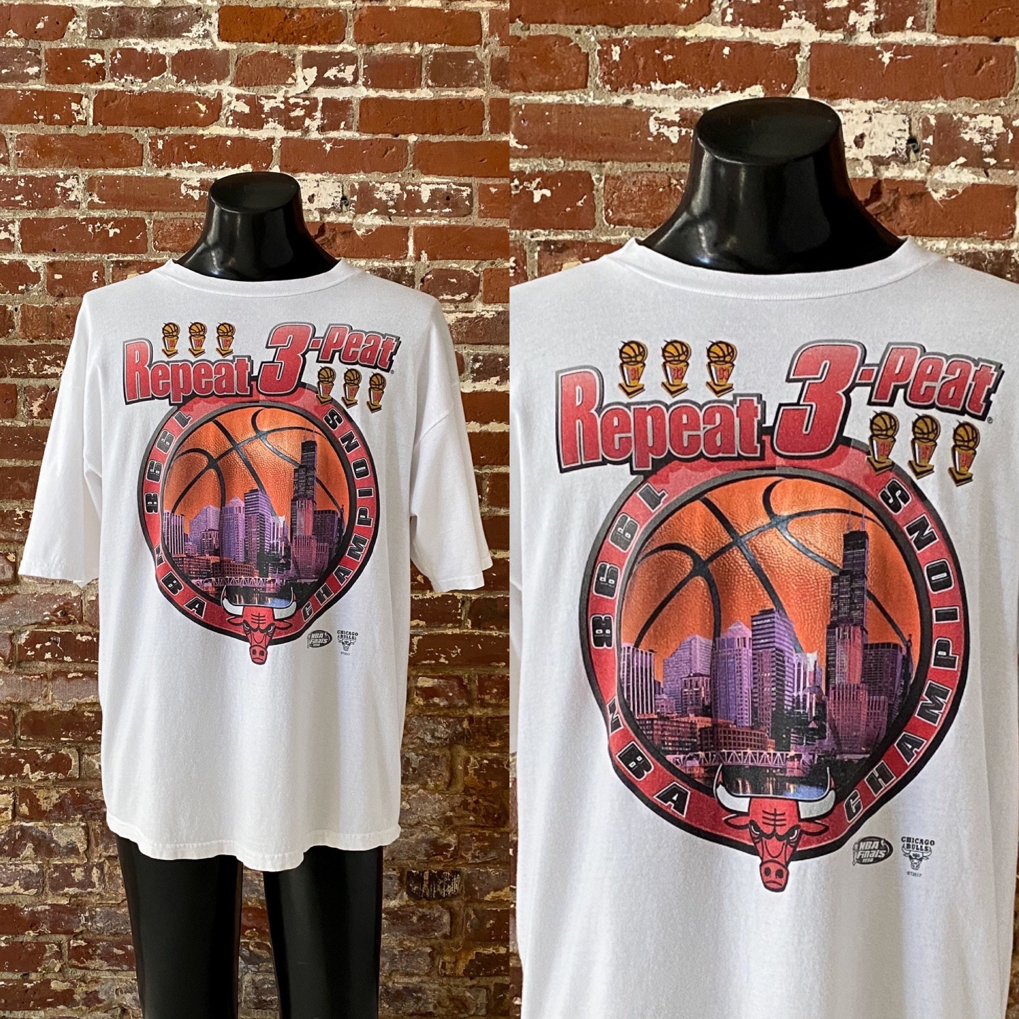 Chicago Bulls Repeat 3 Peat 1998 NBA Championship 90s Vintage Retro T Shirt