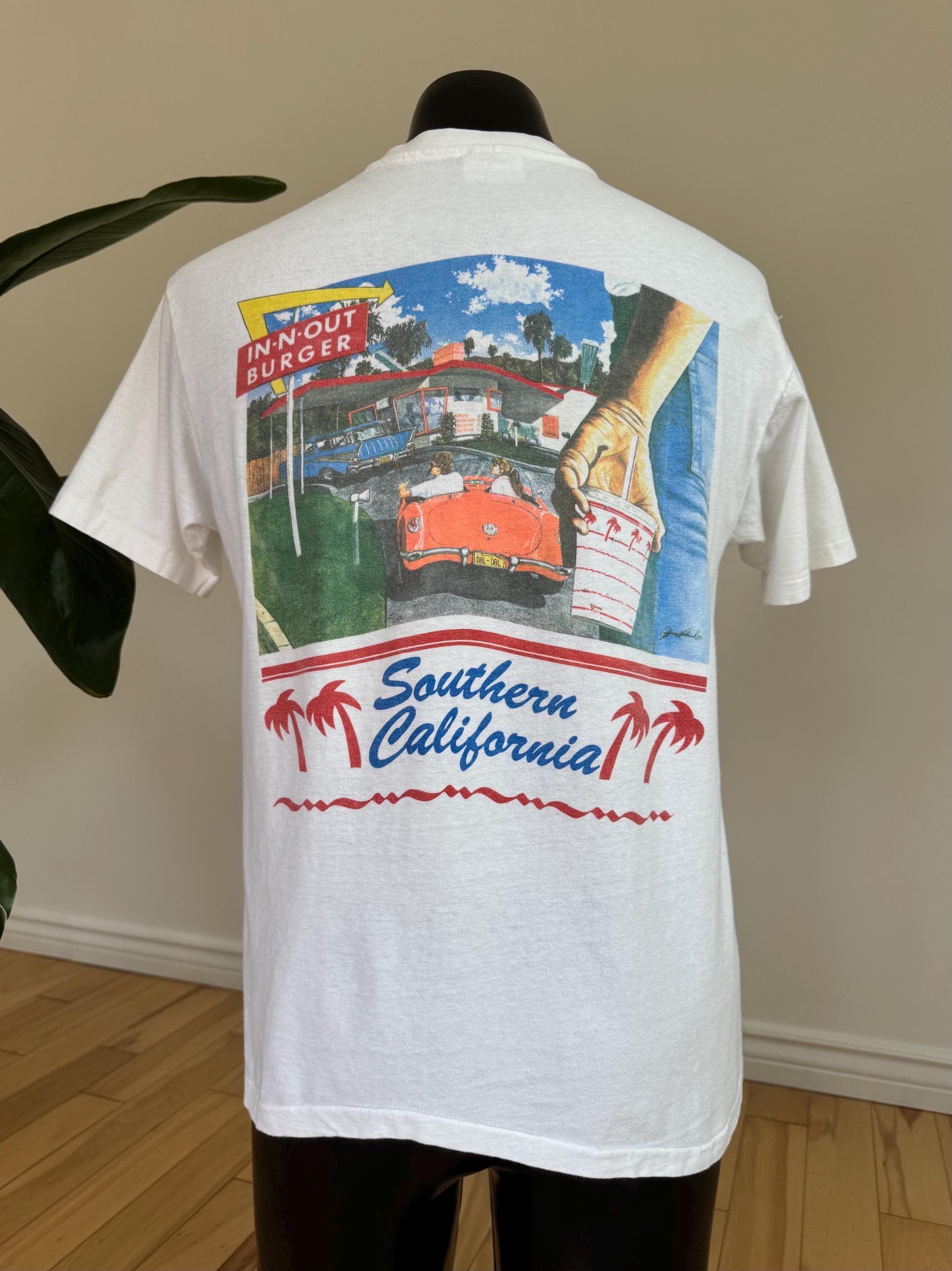 T-shirt Humour In-N-Out Burger - Logo Imprimé, Couleur Blanche - Coton Doux, Coupe Classique - Pour Un Look Décontracté Et Fun