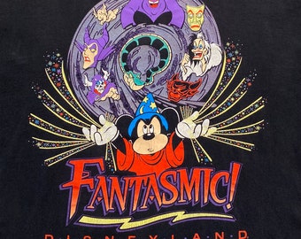 90s Fantasmic! Disney Villains Disneyland Souvenir T-shirt 90s Fantasmic! Disney Villains Disneyland Souvenir T-shirt