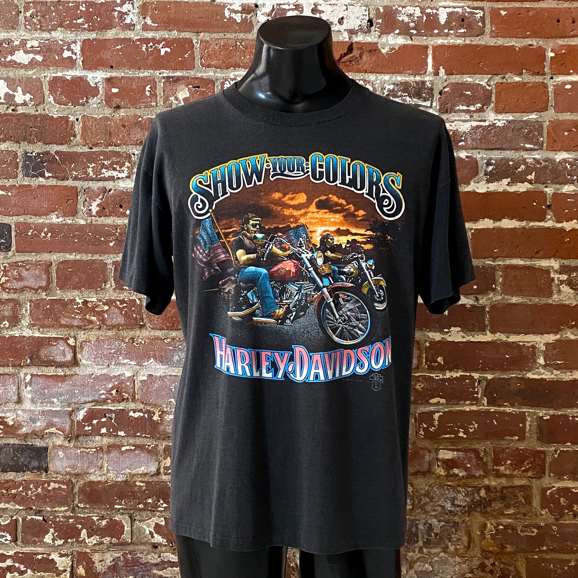 80s Harley Davidson Show Your Colors T-shirt. Vintage 1988