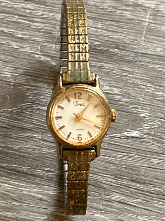 Vintage Women’s Timex Quartz Watch Gem
