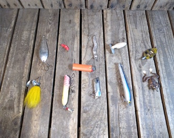 10 Vintage Fishing Lures Lot – Old Tackle Baits for Collectors & Rustic Décor