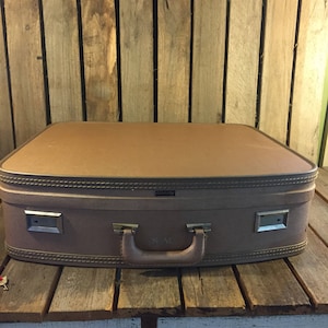 Vintage Wheary Blush Suitcase Miss America Collection Luggage Travel Case 31x17x6.5