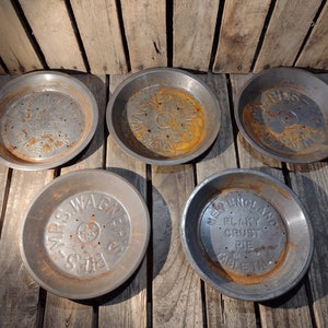 5 Vintage Rusty Pie Plates