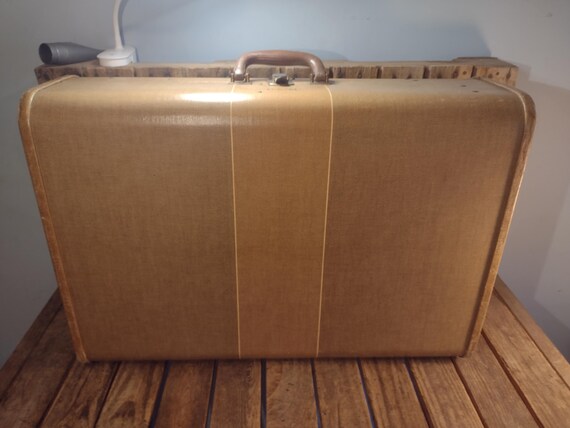 Mendel Cincinnati Wardrobe Suitcase With Keys – Vintage Tan Travel