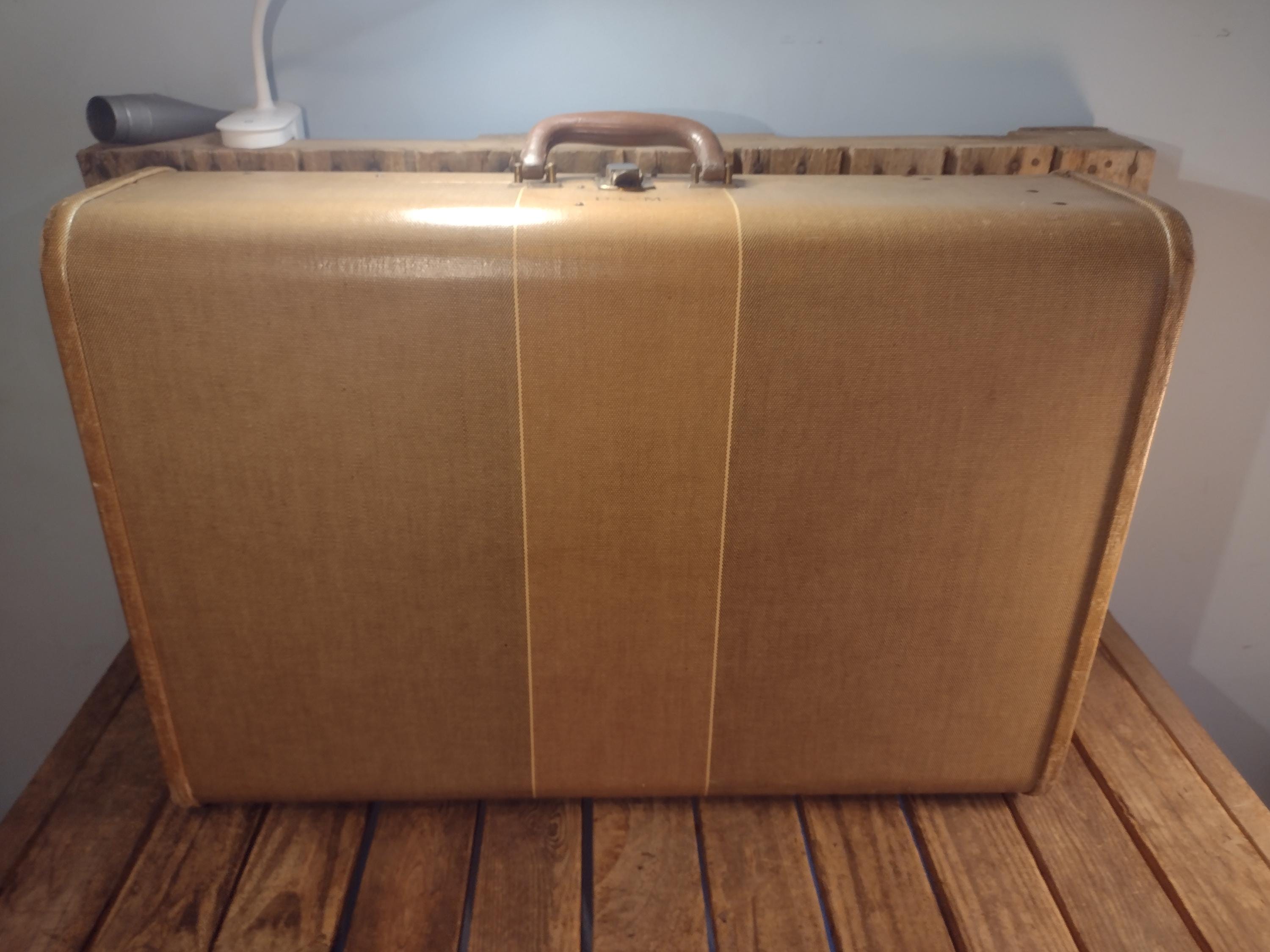 Mendel Cincinnati Wardrobe Suitcase With Keys – Vintage Tan Travel