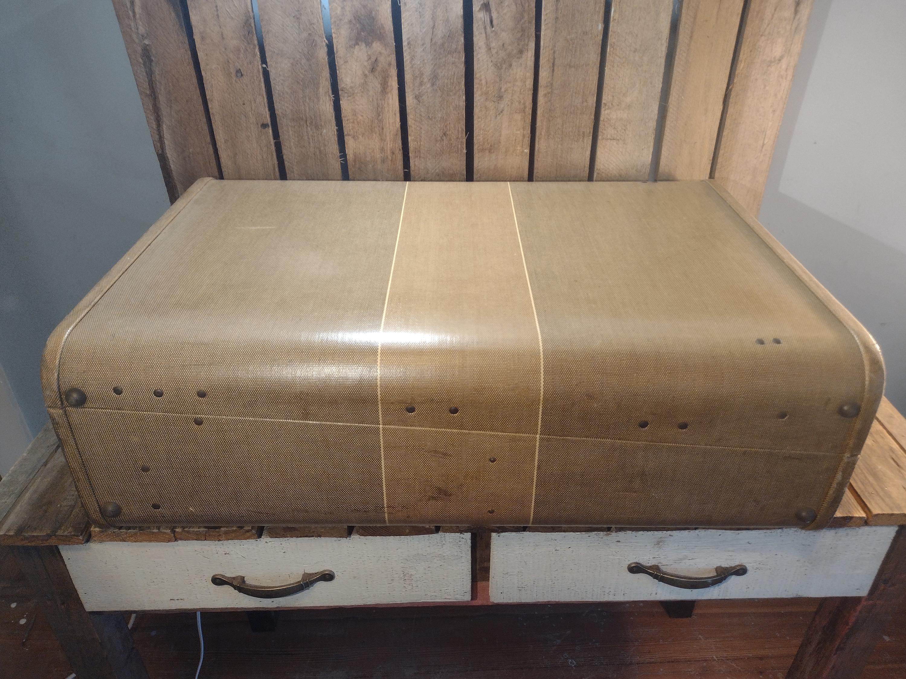 Mendel Cincinnati Wardrobe Suitcase With Keys – Vintage Tan Travel