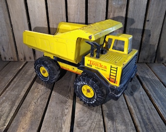 Vintage  Rusty Tonka Truck