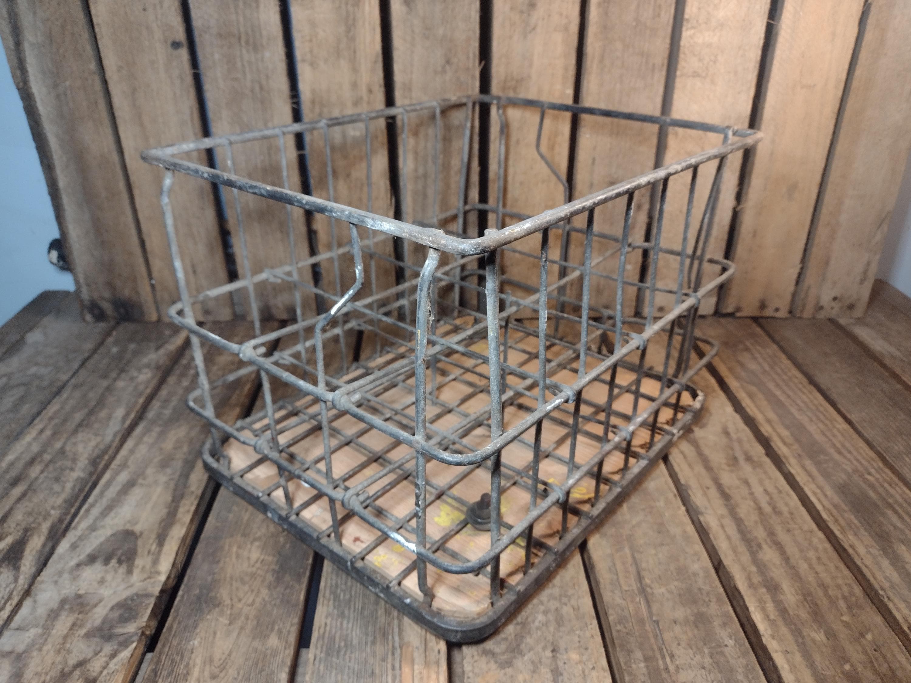Metal Milk Crate – Wire Dairy Bottle Carrier Rustic Farm Storage