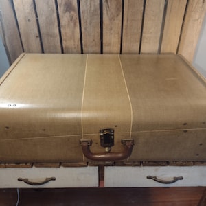 Mendel Cincinnati Wardrobe Suitcase With Keys – Vintage Tan Travel