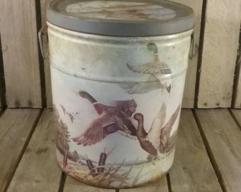 Round Tin Can, Vintage Tin Can With A Pond Scene and Many Duck, Vintage Metal Cab, Vintage Hunting Can,