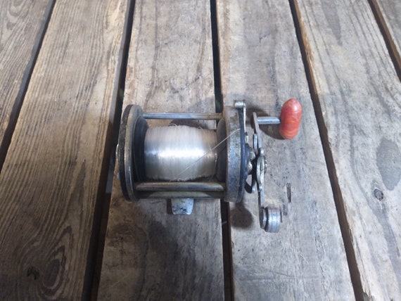 Ancienne bobine de pêche - Canada