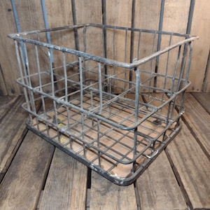 Metal Milk Crate – Wire Dairy Bottle Carrier Rustic Farm Storage