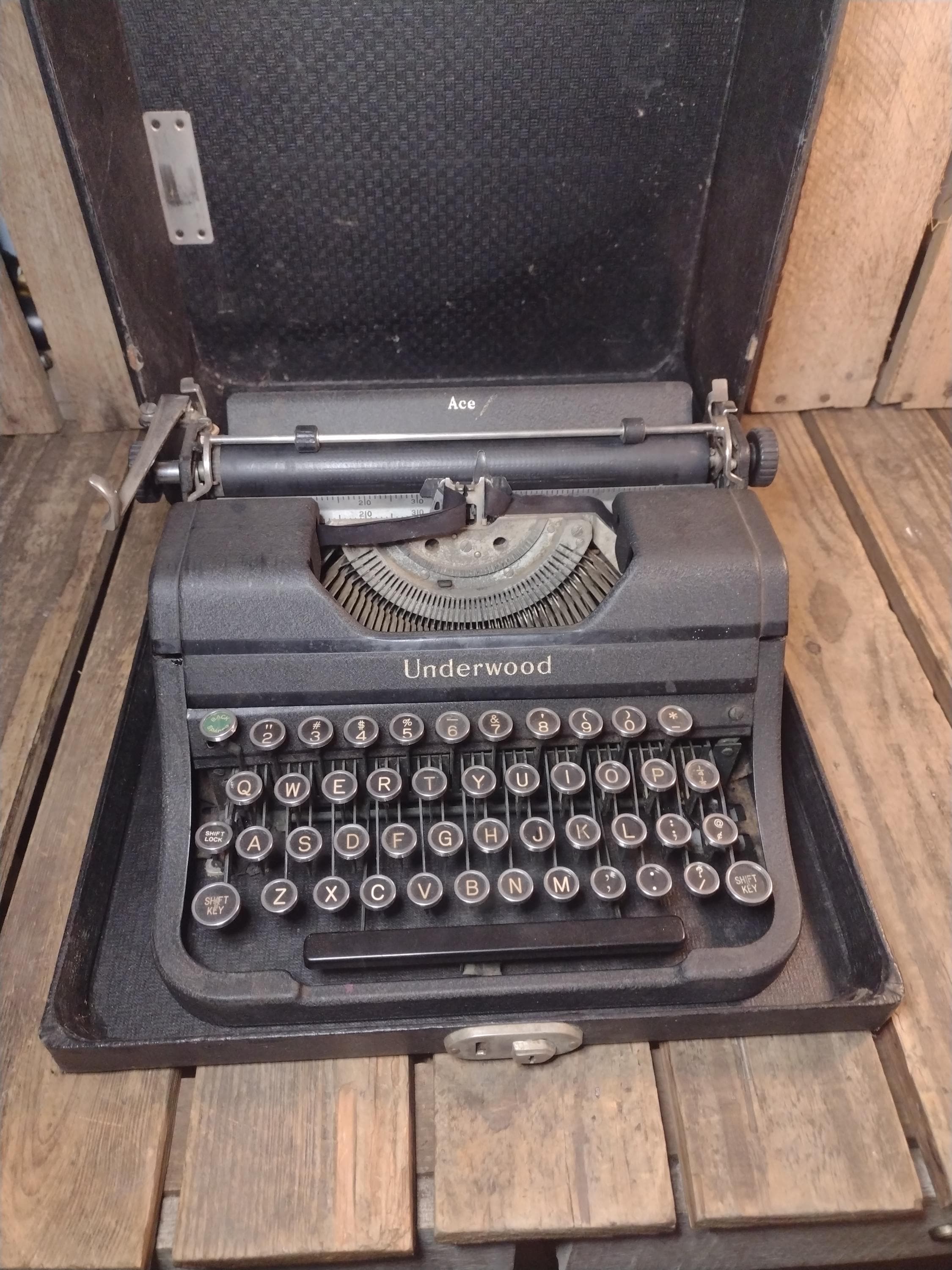 Antique Underwood Ace Portable Typewriter With Case – Working