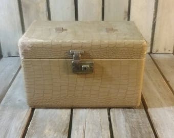 Vintage Makeup Box, Faux Alligator Skin, Small Vintage Box, Jewelry Box, Small Trunk, Vintage Luggage, Vintage Suitcase, Old Suitcase