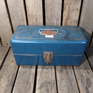 Caja de aparejos vintage oxidada
