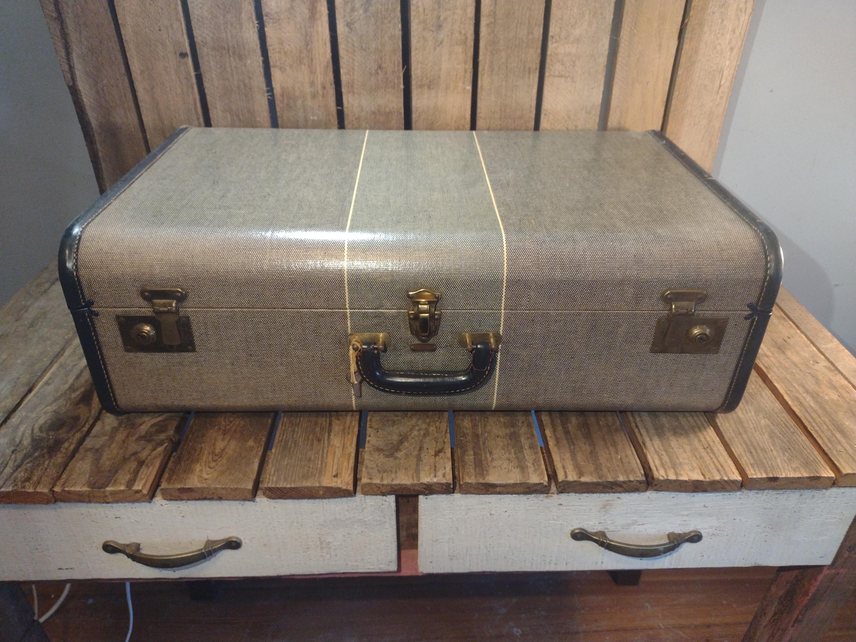 Mendel tourist ヴィンテージ　トランクケース　インダストリアル Vintage Mendel Cincinnati Suitcase With Keys – Gray Fabric