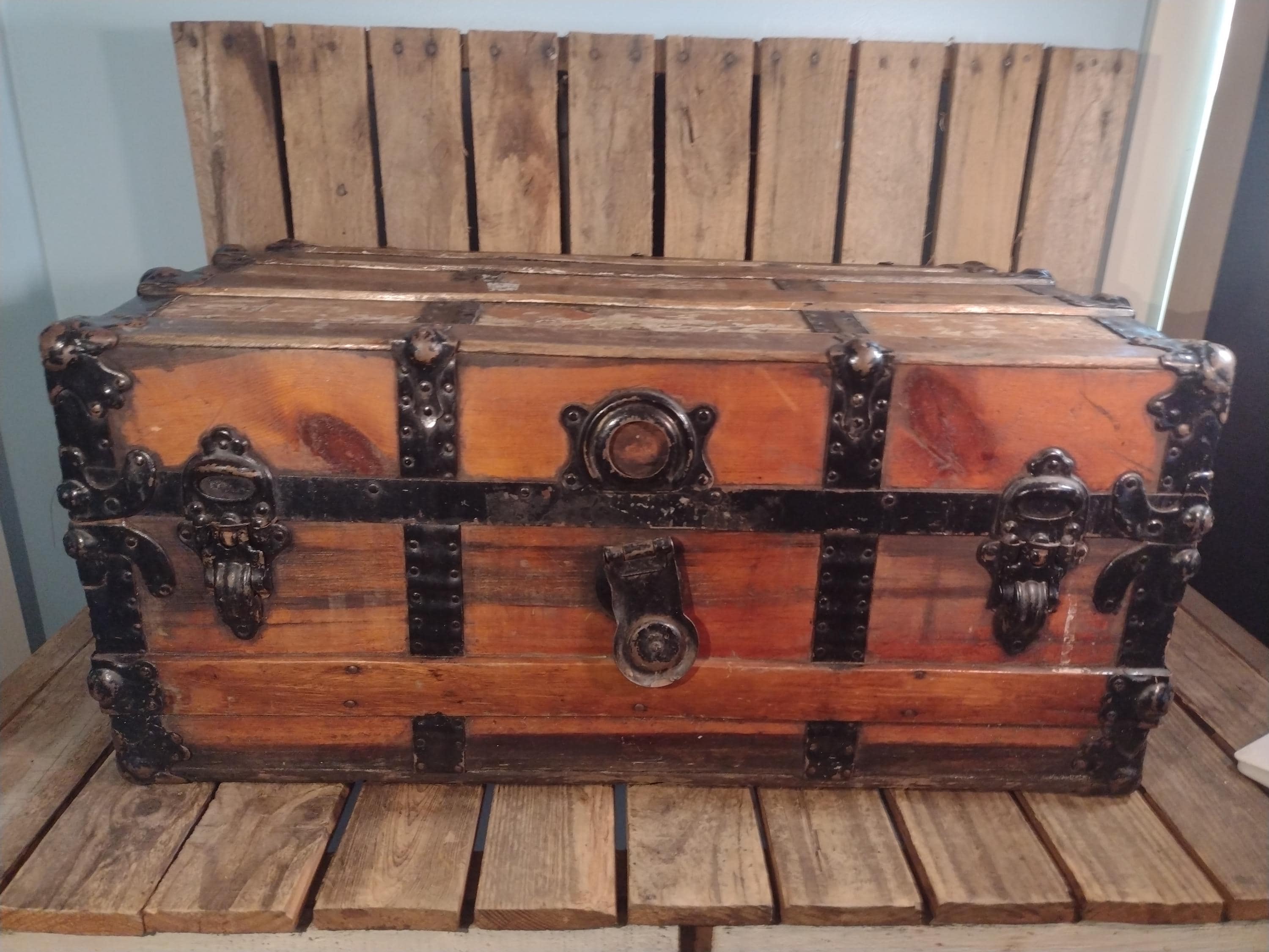 Antique Wooden Trunk with Chipping Paint – Rustic Storage Chest, Farmhouse Decor, Distressed Wood Box, Coffee Table Trunk, Entryway Storage