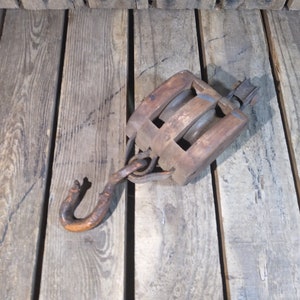 Vintage Metal Pulley with Hook – Rustic Farmhouse Industrial Decor – Old Block and Tackle Hardware