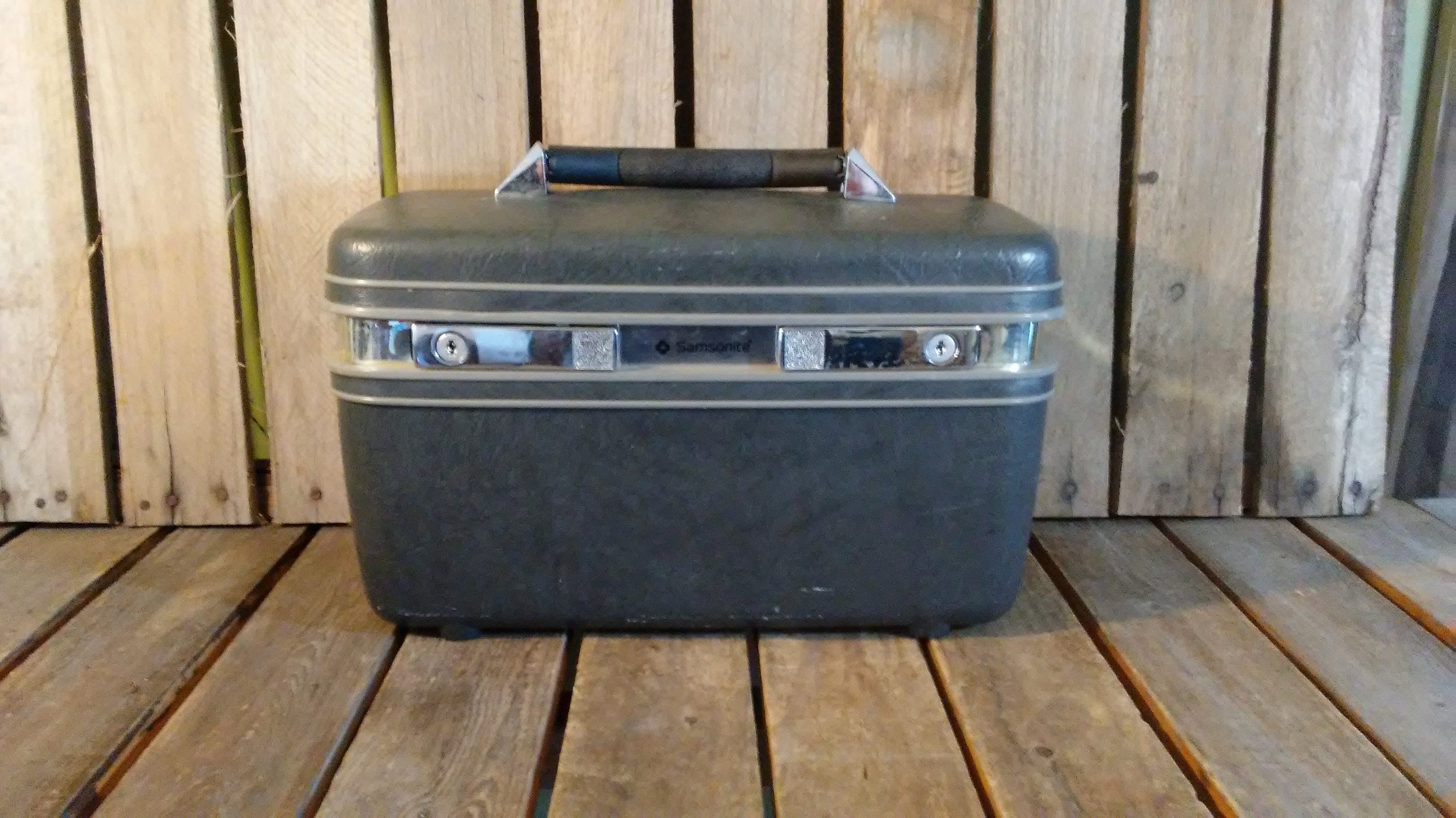 Samsonite Vintage メイクボックス。 Vintage Samsonite Makeup Train Case Gray Hard Shell Cosmetic Box