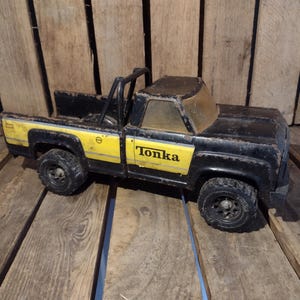 Vintage Rusty Tonka Truck