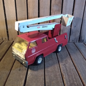 Vintage Tonka Snorkel Fire Truck – Red Metal Toy – Collectible – 17x11x6 Inches