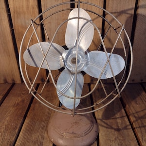 Small Vintage Fan, Does Not Work. The Cord is Missing