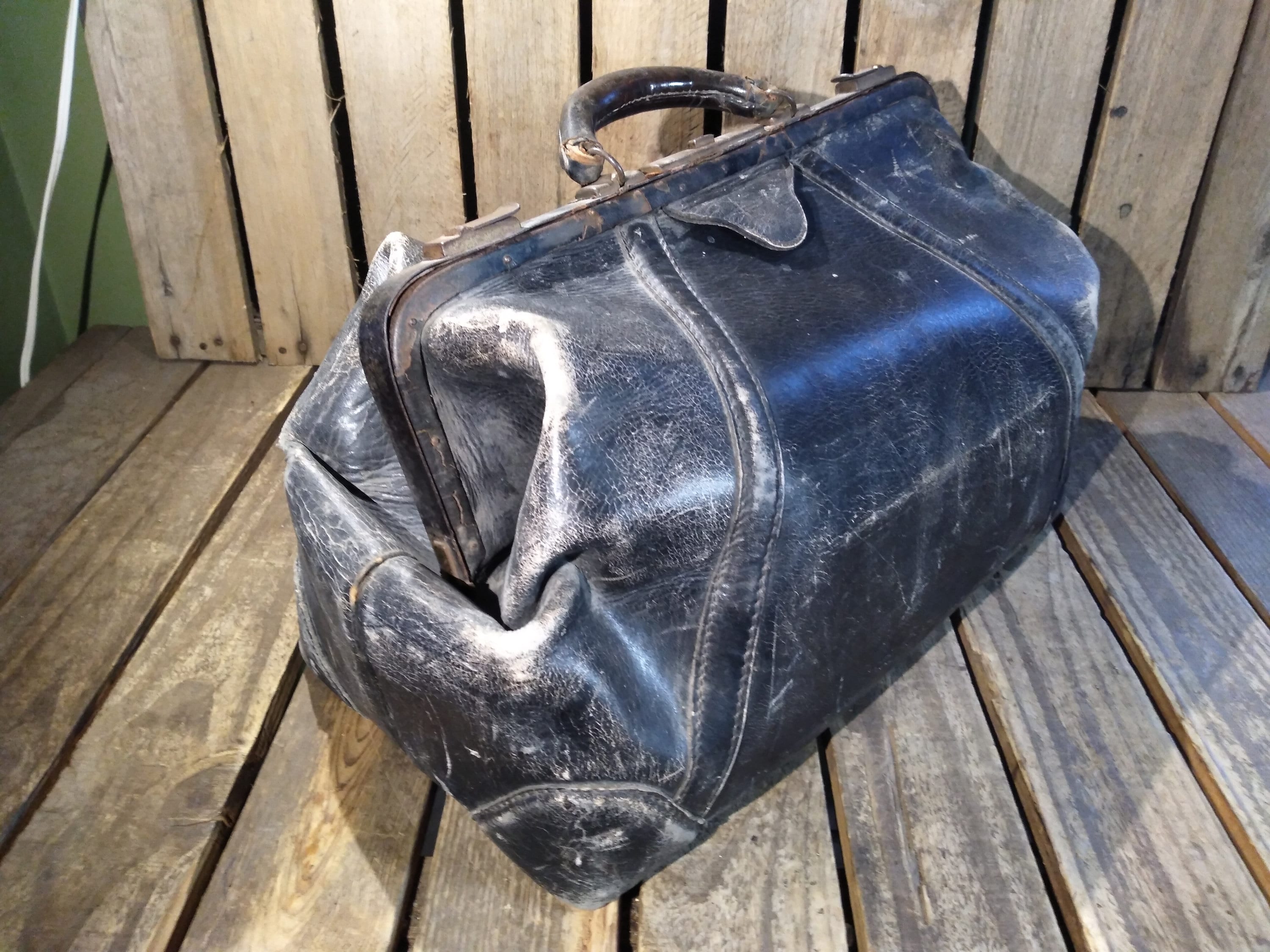 Old fashioned deals doctor bag