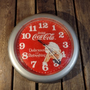 Vintage Coca Cola Wall Clock 1994 – Red Round Soda Advertising Clock – Retro Kitchen Timepiece – Collectible Coca-Cola Memorabilia