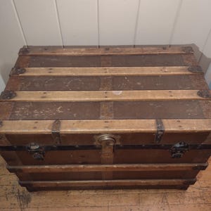 Large Antique Wood Trunk Rustic Coffee Table Blanket Chest Farmhouse Storage Box Aged Wooden Chest Entryway Decor Steamer Style