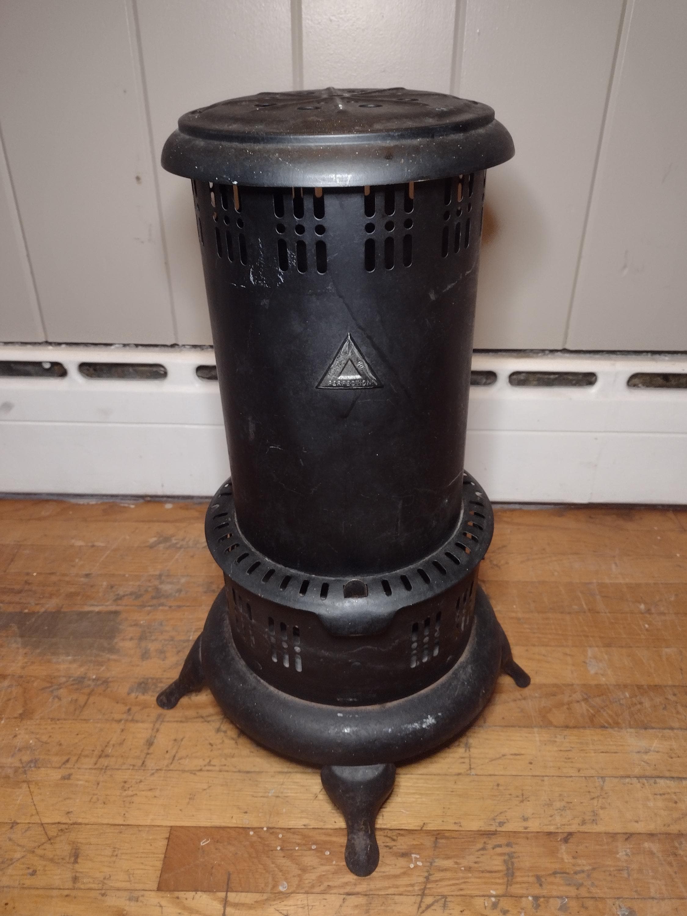 Perfection No. 500 Kerosene Heater – Vintage Metal Wick Stove With