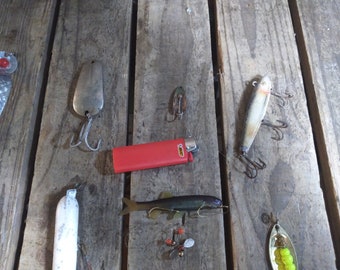 Lot De 10 Leurres De Pêche Anciens - Métal - Vintage - État à Voir Sur Photos