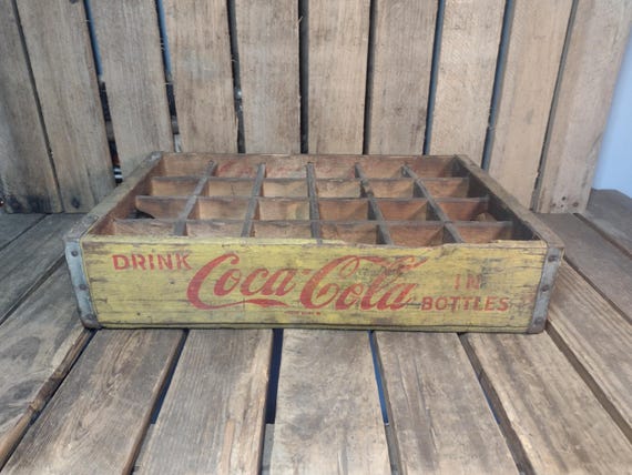 Coca-Cola ヴィンテージ木製ボトルキャリーケース Vintage Coca Cola Wooden Crate: Yellow 24 Bottle Carrier, Rustic
