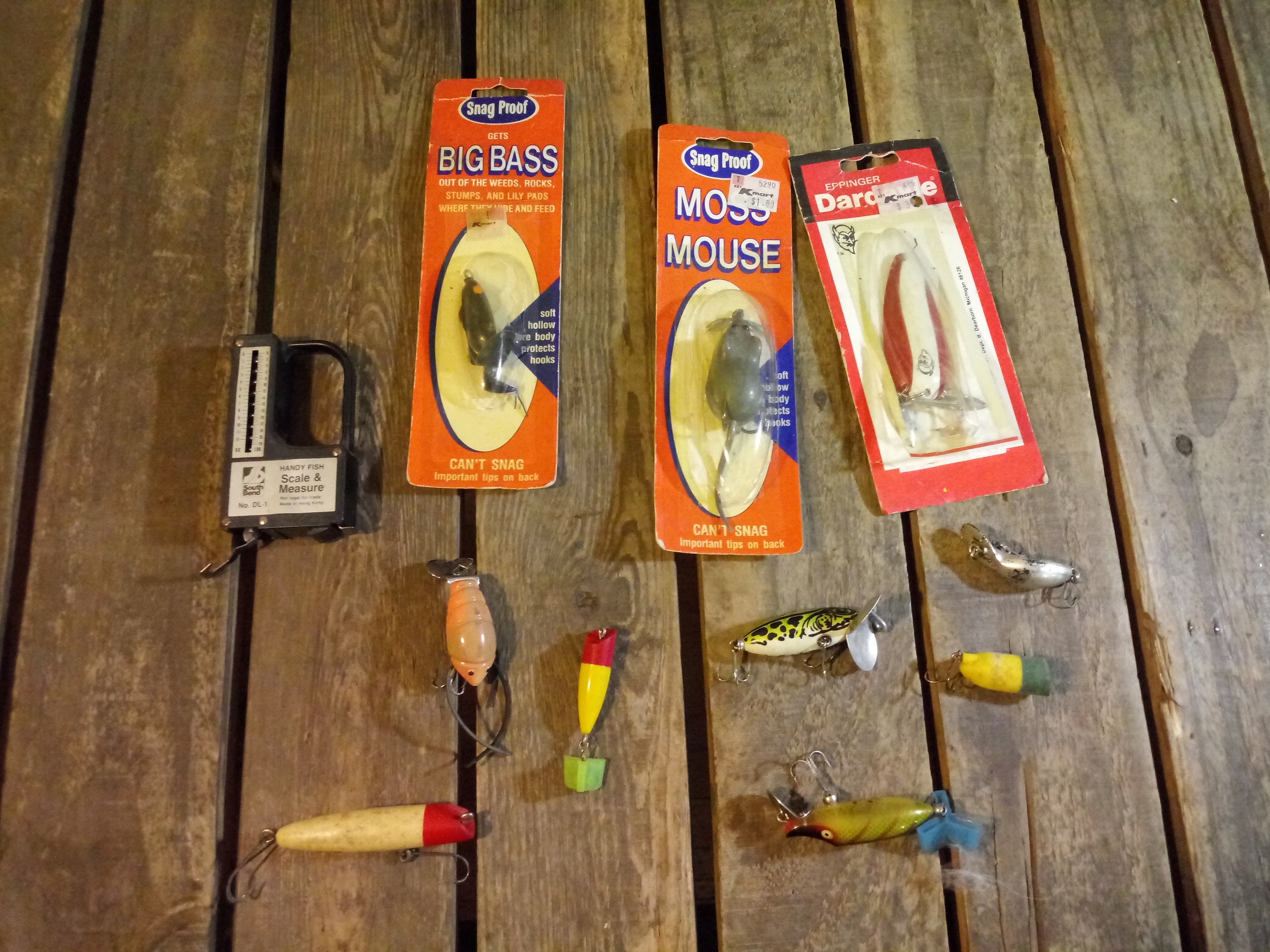 Matériel vintage et vieux lot dé leurres de pêche collection