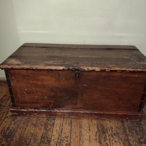 Antique Wooden Trunk – Rustic Farmhouse Storage Chest – Primitive Blanket Box – Early 1900s Wood Chest – Country Cabin Decor – Rustic Coffee