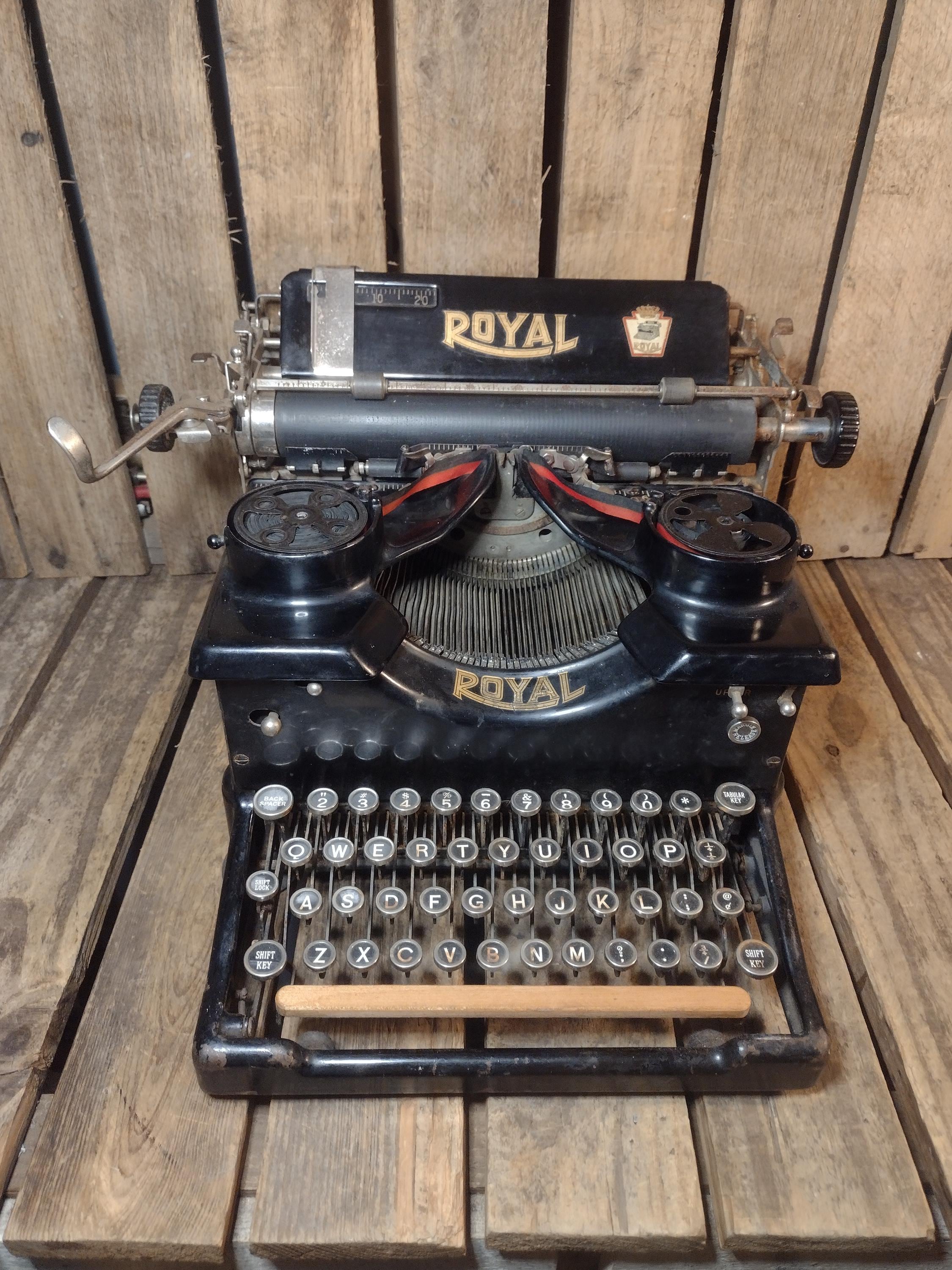 Vintage Royal Typewriter - Etsy
