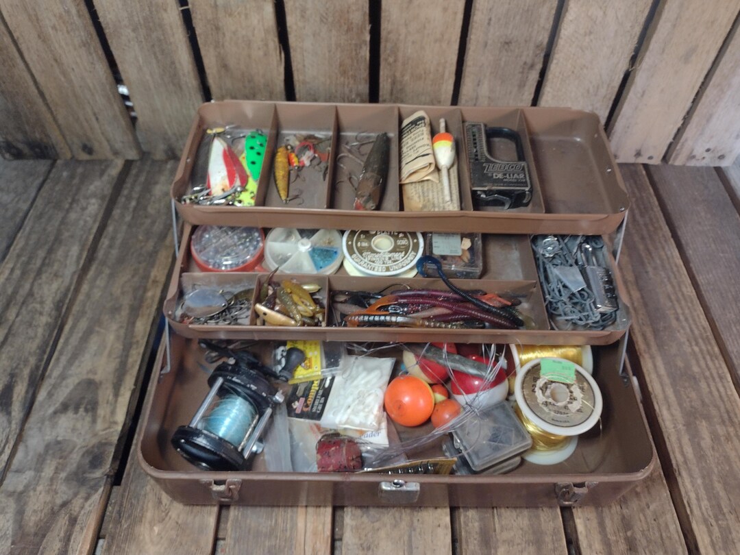 Vintage Metal Fishing Tackle Box Filled With Lures Bait Zebco Scale ...