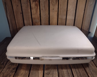 Vintage Samsonite Suitcase: 25x18x7 Carry-On Luggage