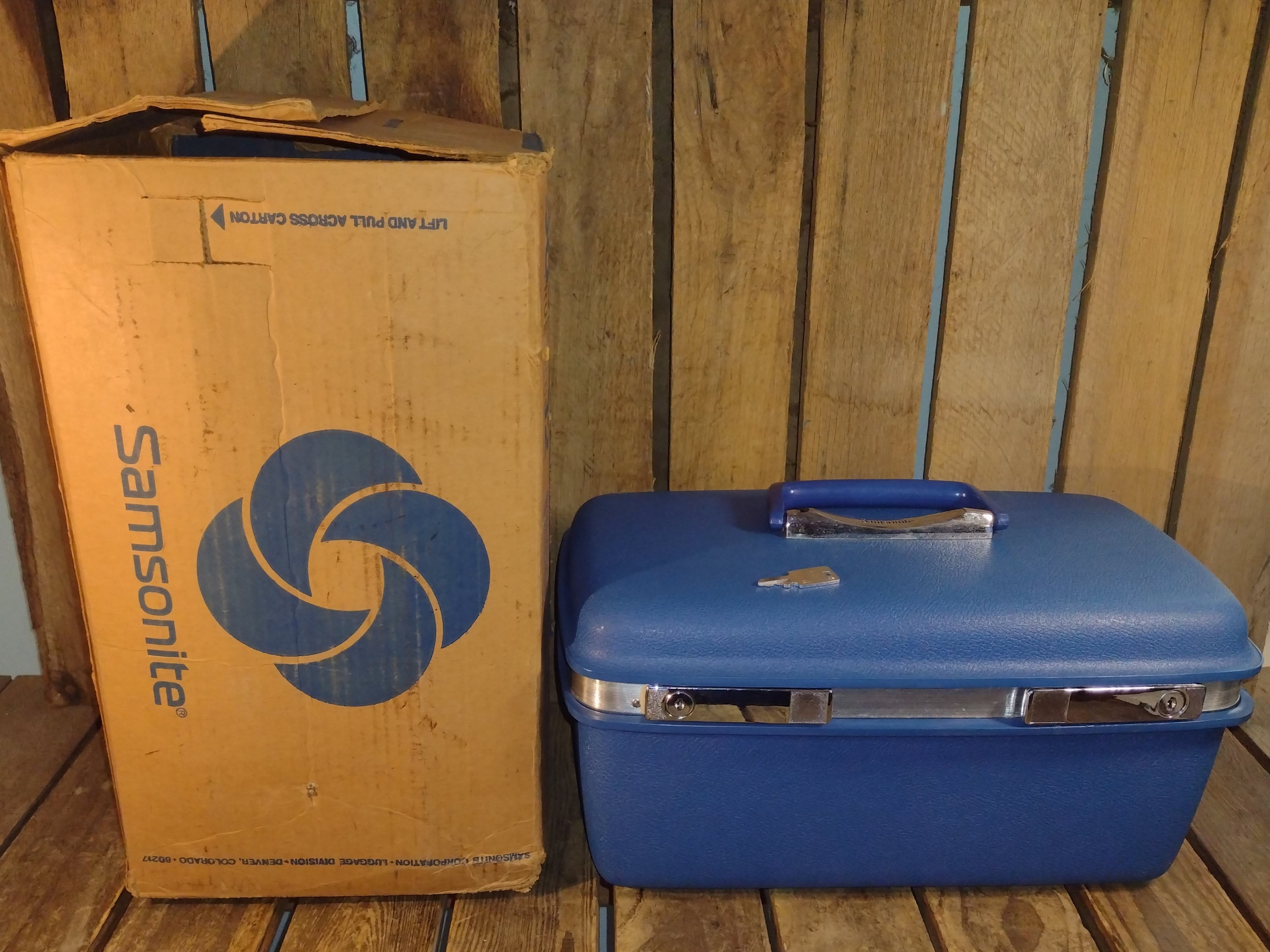 Vintage Samsonite Makeup Case With Key