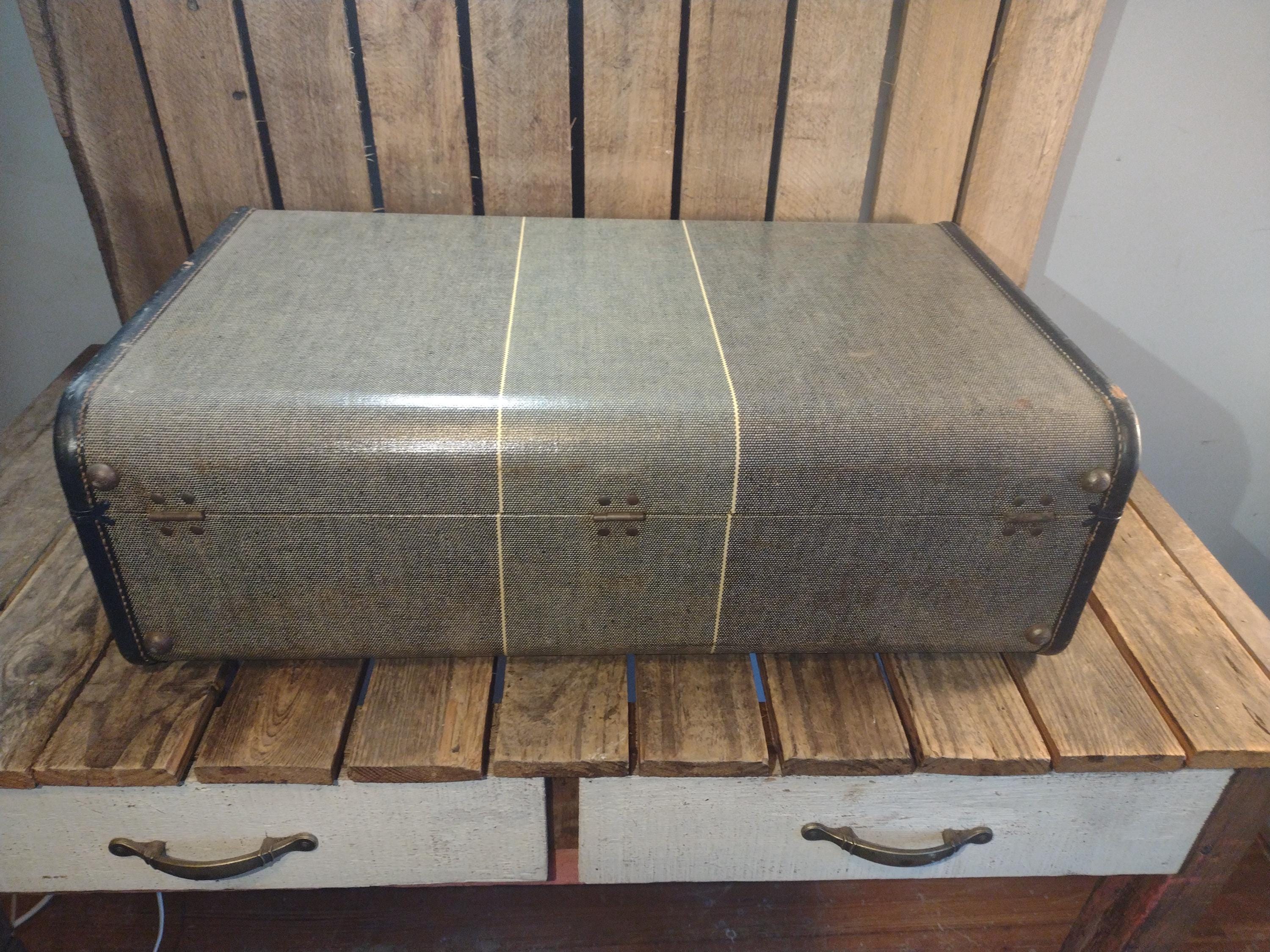 Vintage Mendel Cincinnati Suitcase With Keys – Gray Fabric