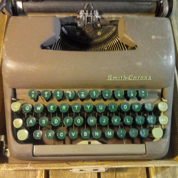 Vintage Smith Corona Typewriter, Broken Typewriter Decor Or Parts Piece Only Does Not Work Properly!