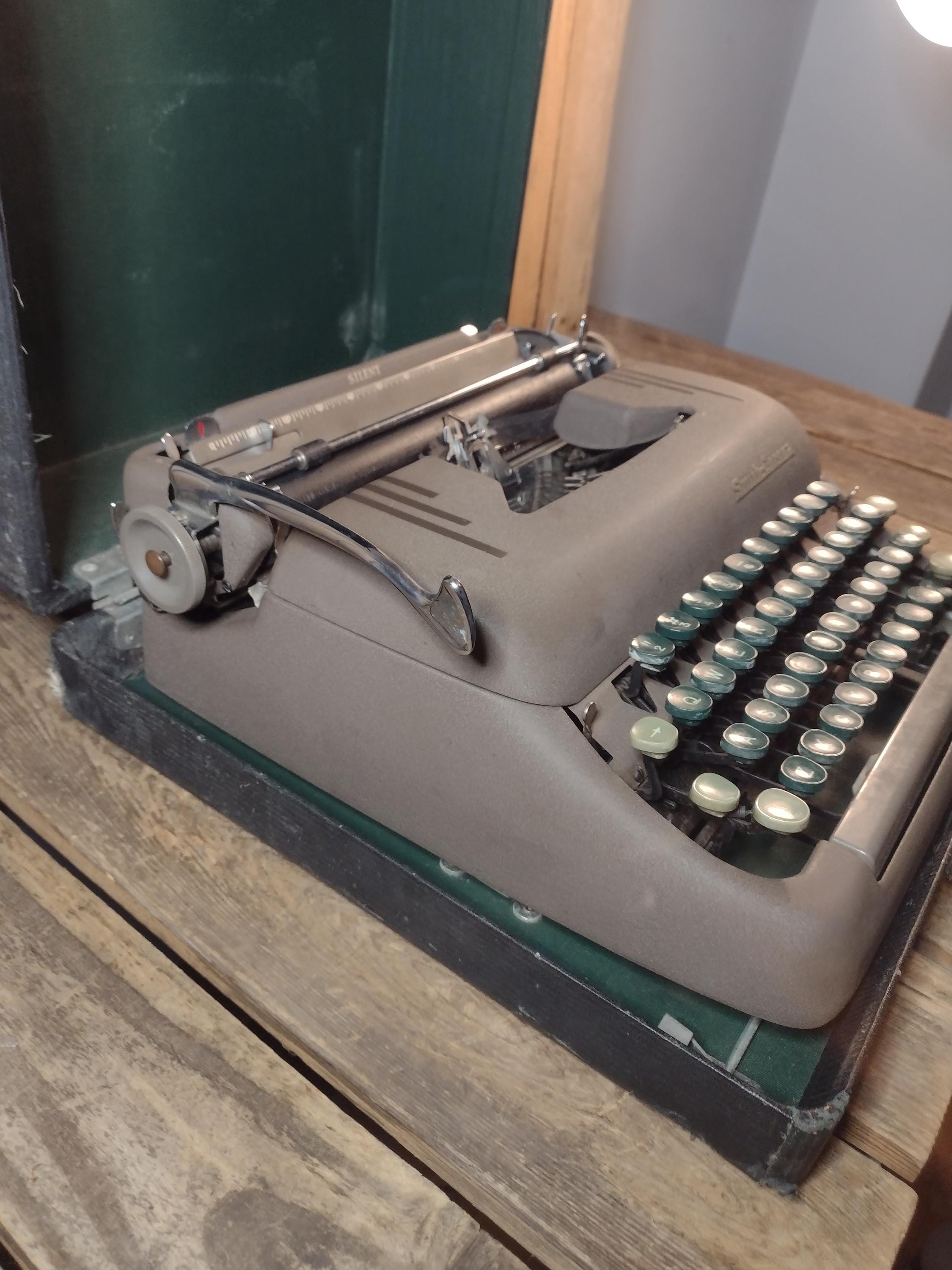 Vintage Smith-corona Silent Typewriter With Case – Works Except