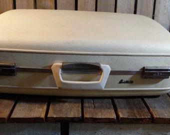 Vintage Socialite Suitcase: Worn Décor or Project Piece