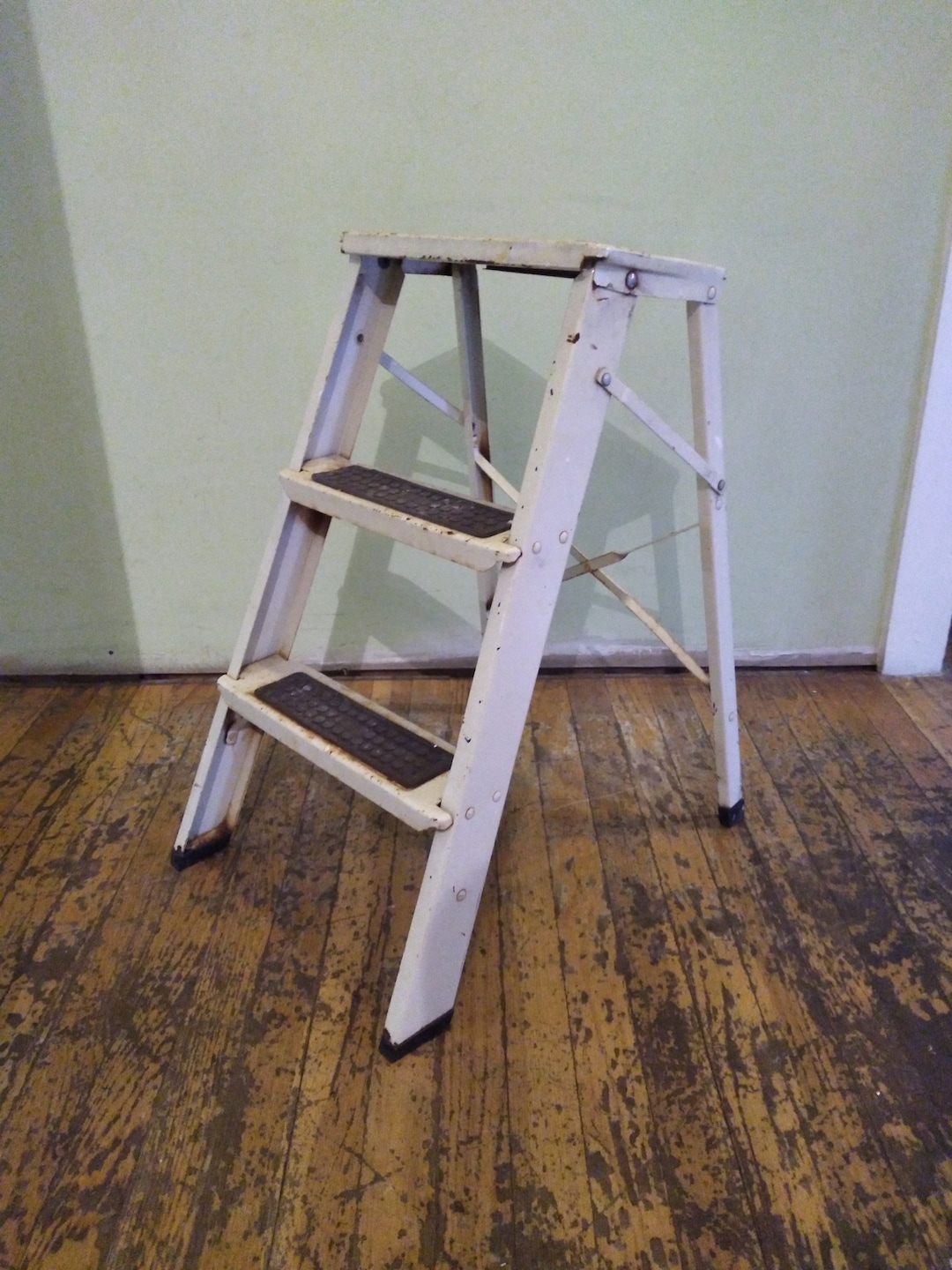 Small Vintage Step Ladder - Etsy