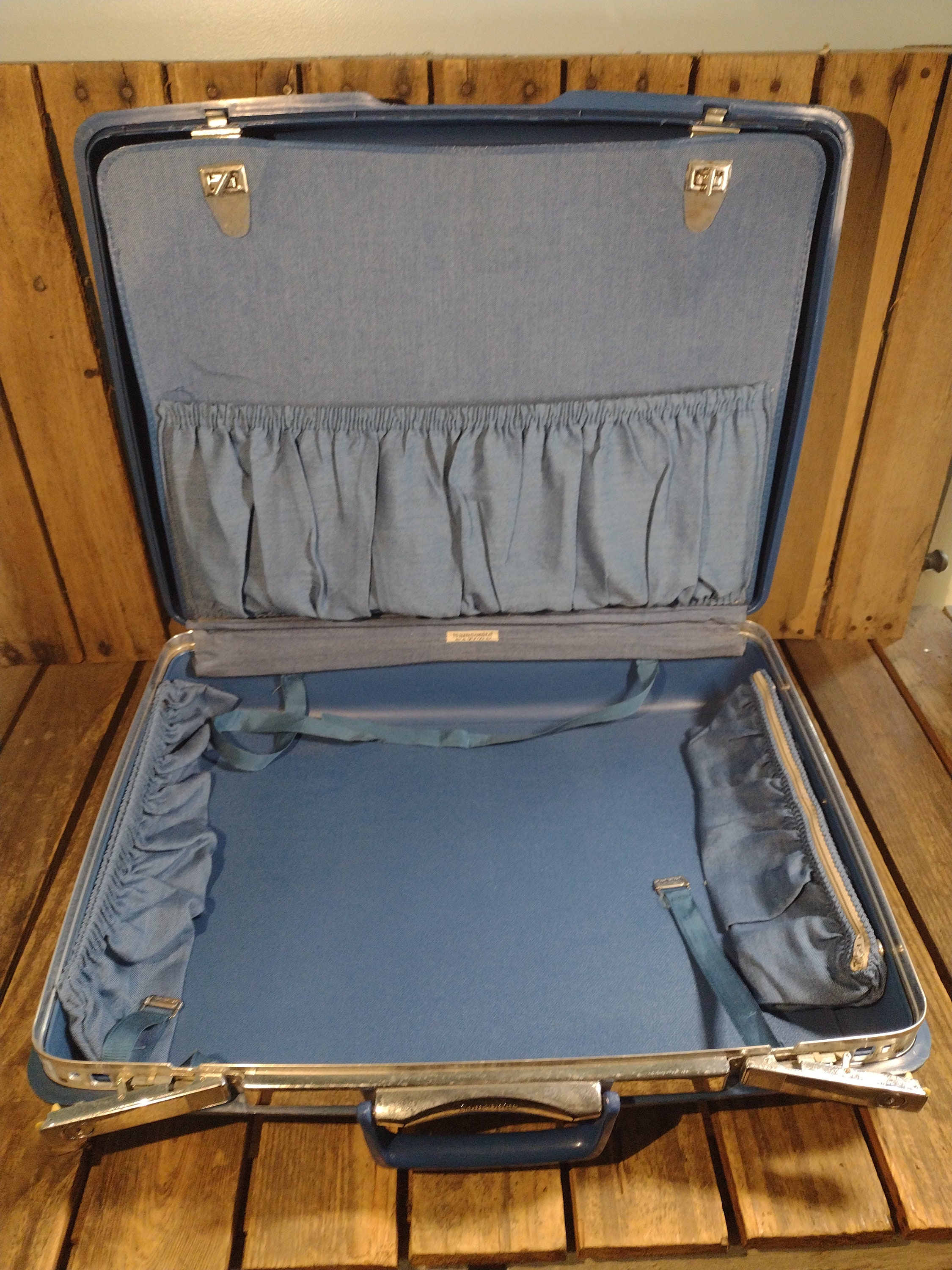 Valise vintage Samsonite bleu marine à coque dure - 21 pouces - Canada