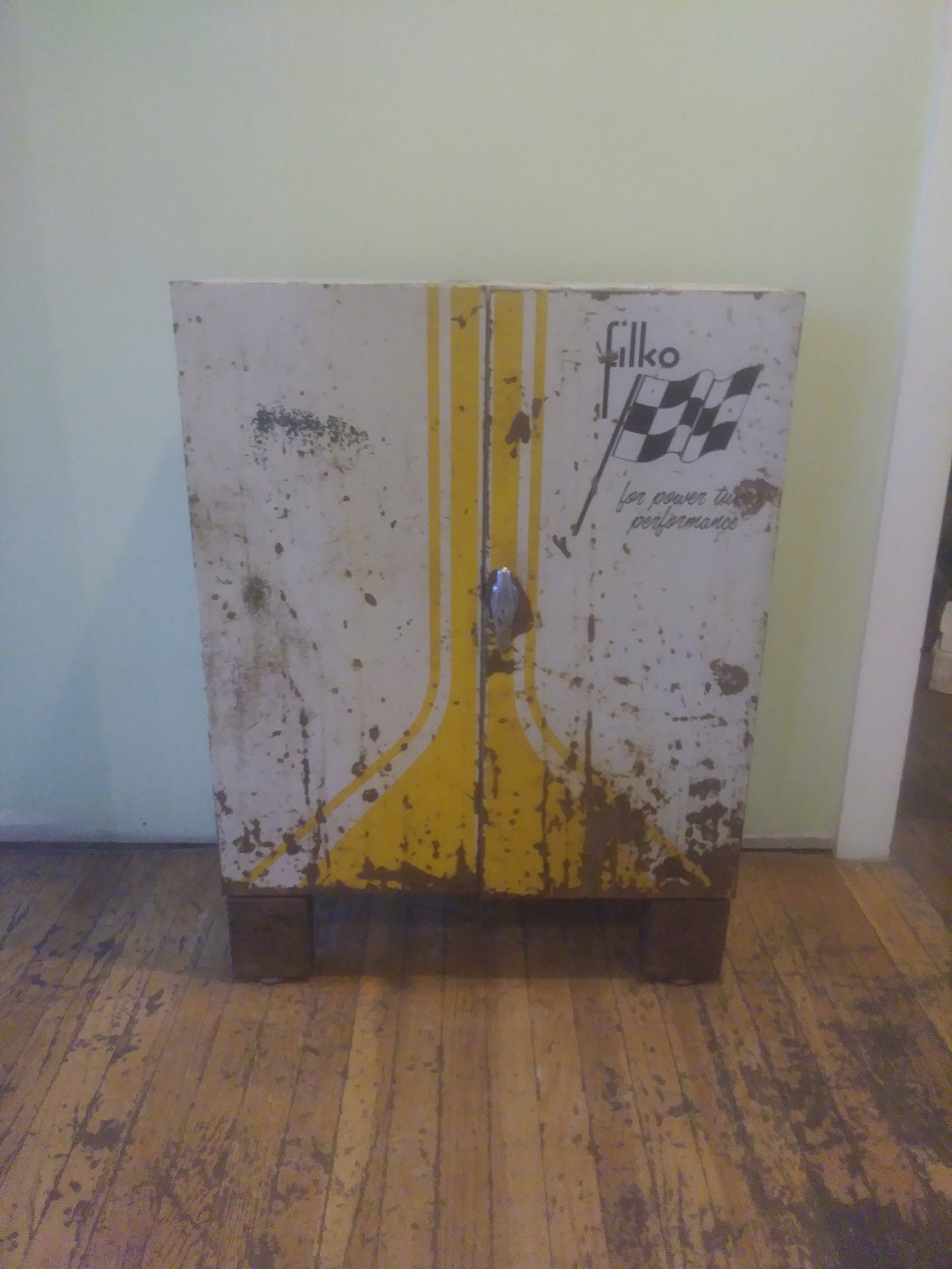 Filko ヴィンテージキャビネット　ガレージ Metal Filko Cabinet, Vintage Automotive Part Metal Cabinet - Etsy